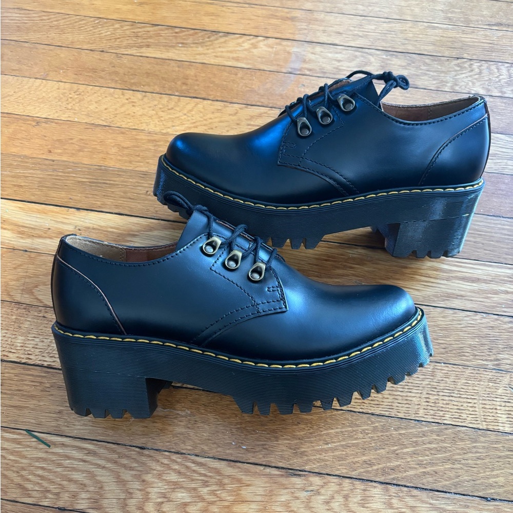 Dr. Martens LEONA LOW Platform Shoes  Black Leather Women's Size 9